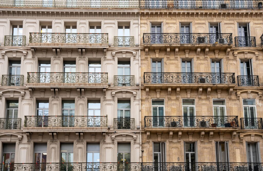 Elegant facade of a Toulon building with intricate wrought iron balconies.